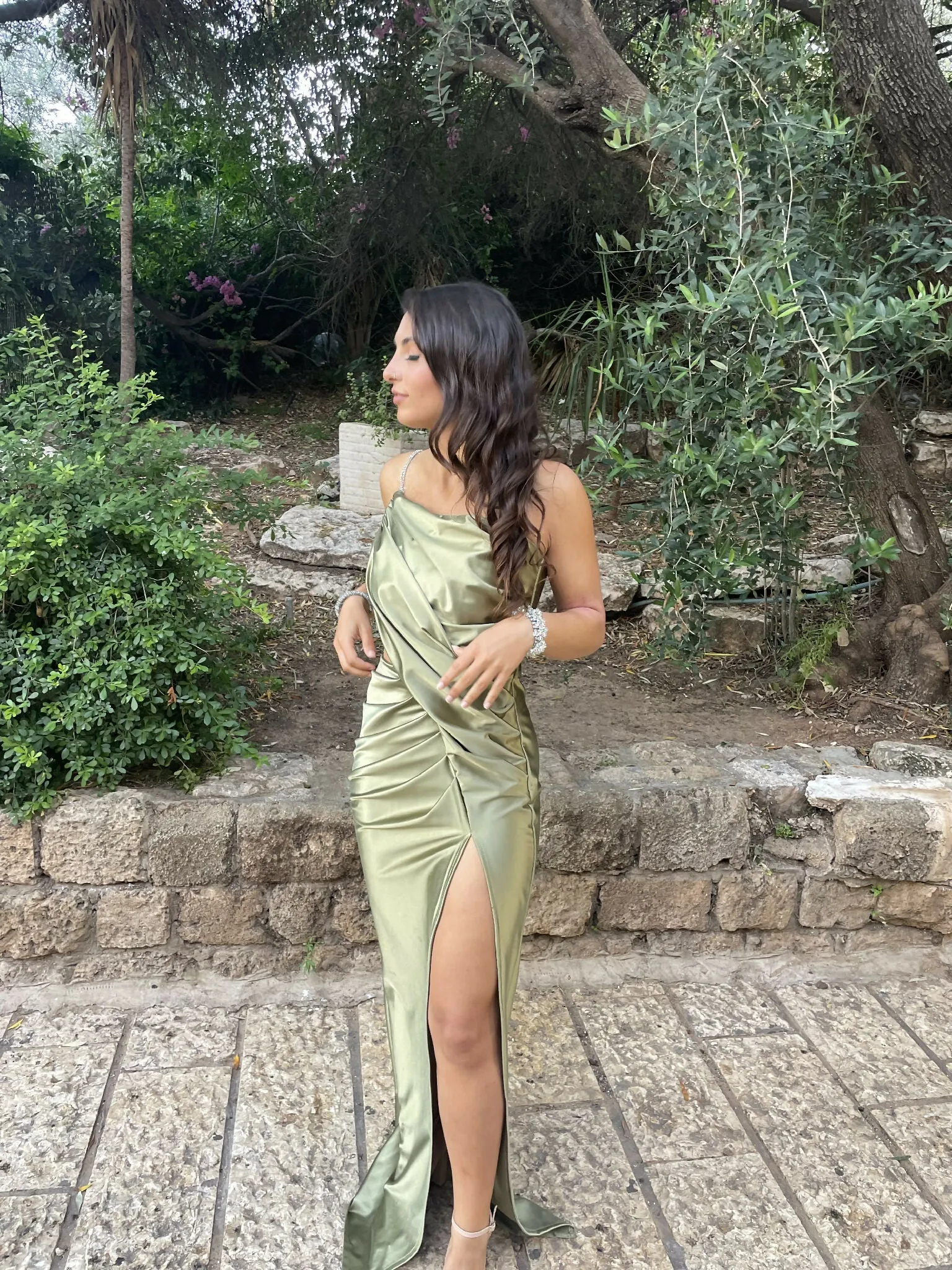 Elegan Olive Green Dress