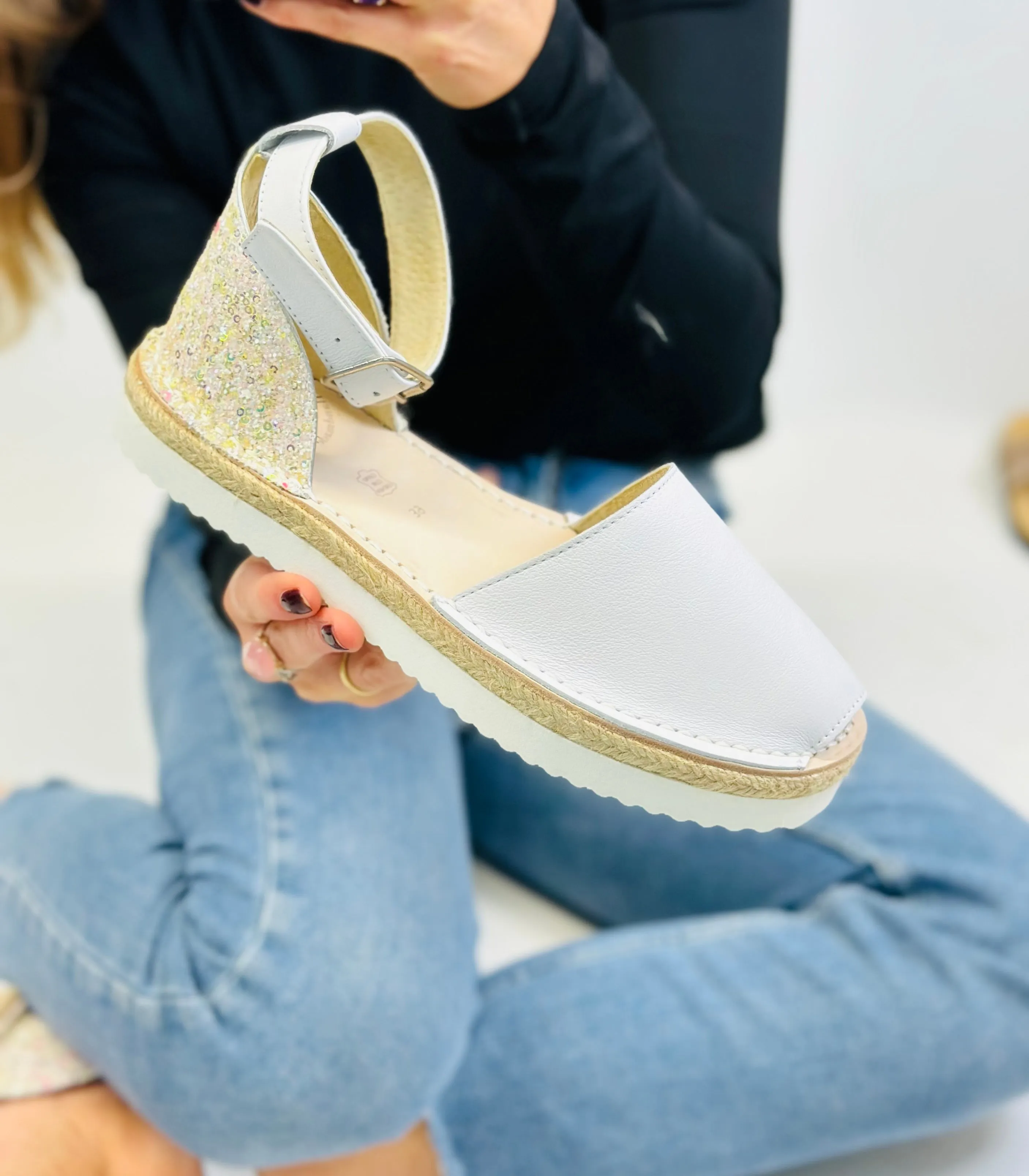 SAMPLE SALE Bliss White Lowform size 39