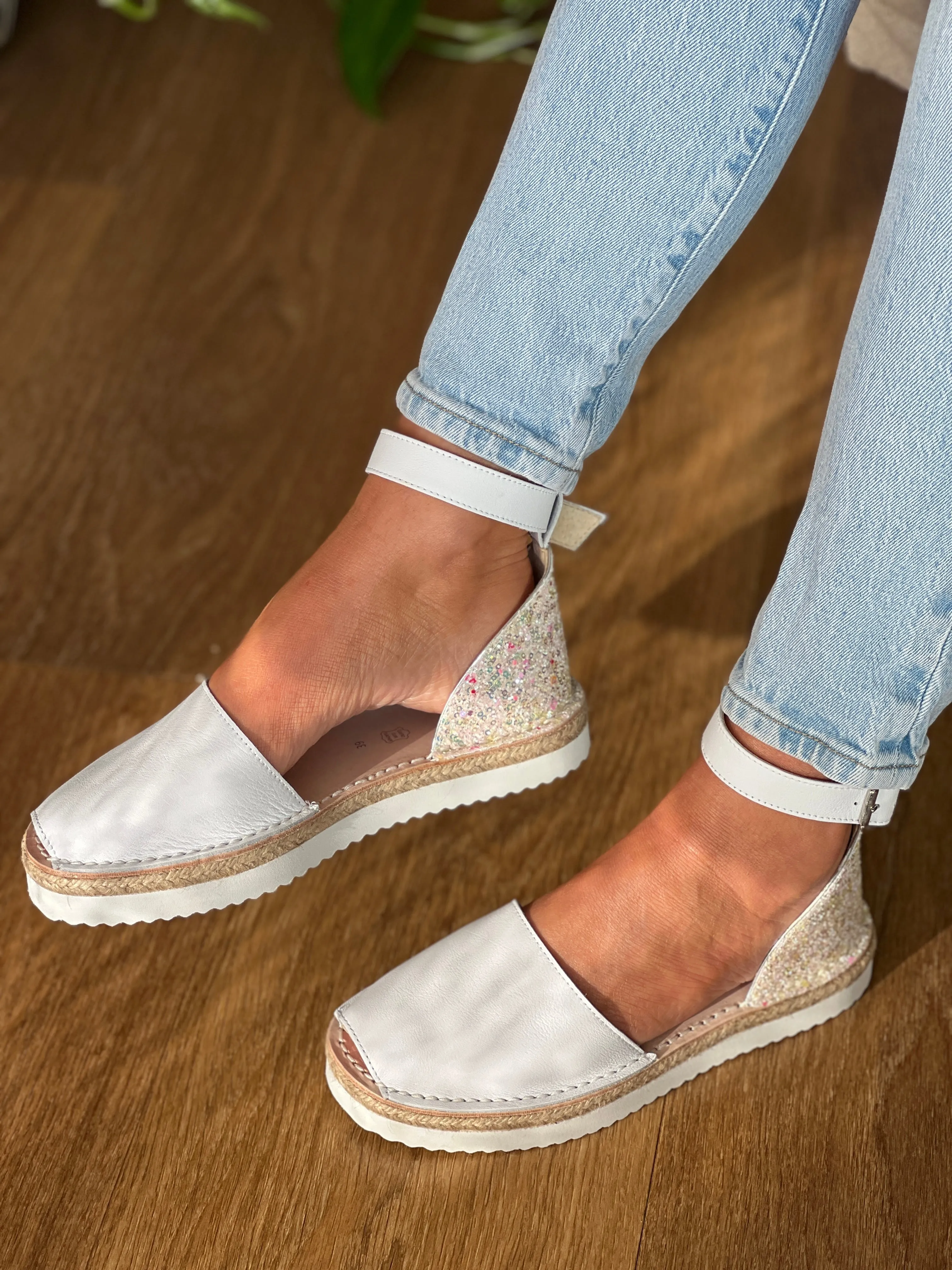 SAMPLE SALE Bliss White Lowform size 39